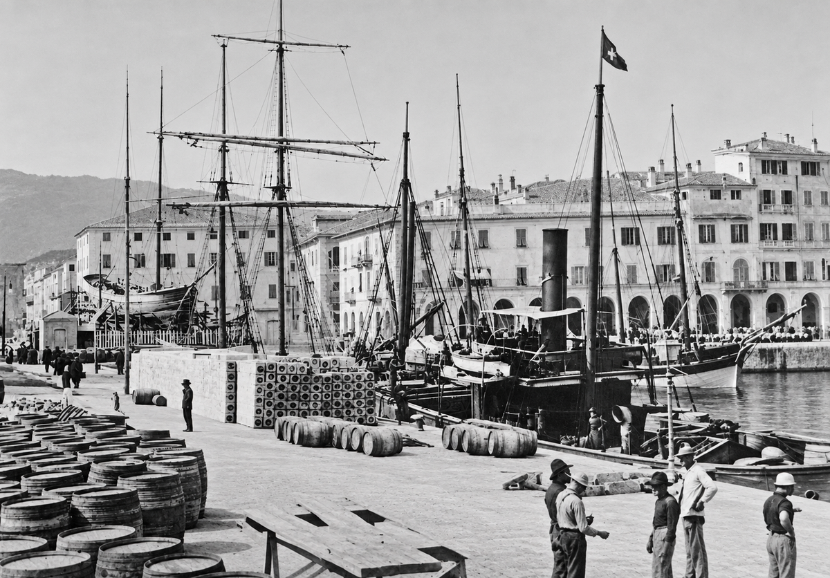 Barili d’olio sulla banchina di Oneglia, fotografia storica dall’archivio di Franco Marabello