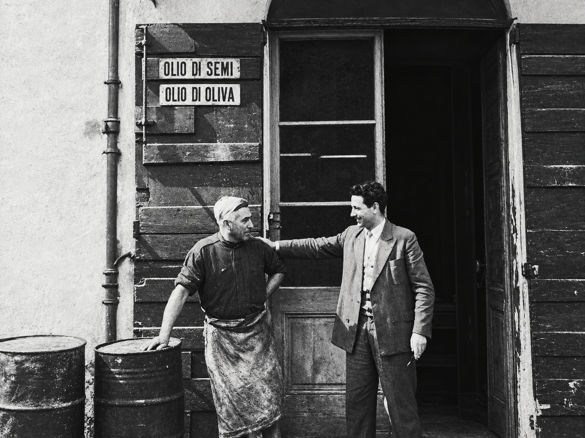 Franco Marabello e Giuseppe Patrone all’ingresso della ditta Ardissone a Diano Marina nel 1958